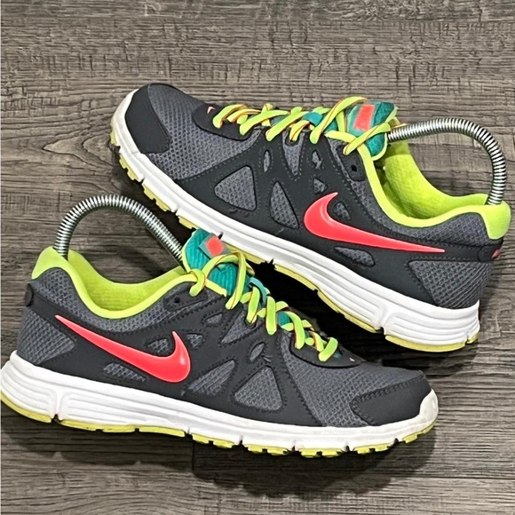 Nike Revolution 2 Sneakers Gray Women’s 7 Neon Green Runners 554900 026 - Picture 15 of 15